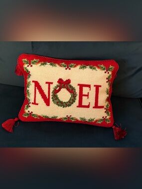 NOEL COLONIAL WILLIAMSBURG Christmas holiday needlepoint cross-stitch Pillow